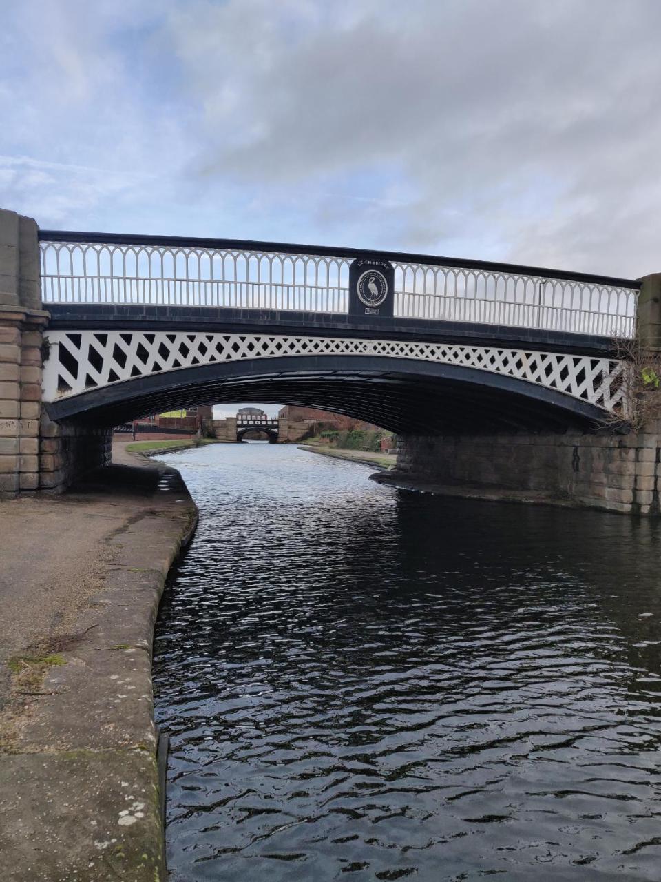 Canal Side Apartment By Serviced Living Liverpool Exterior photo