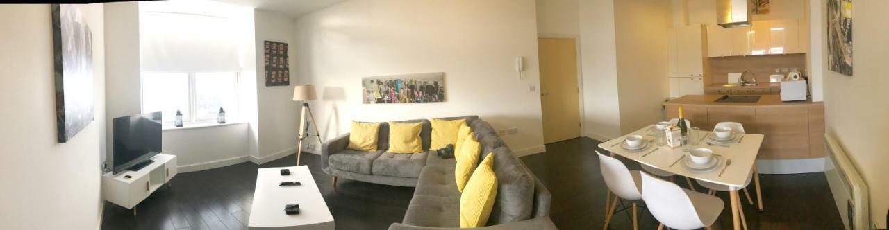 Canal Side Apartment By Serviced Living Liverpool Exterior photo
